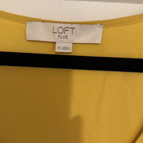 LOFT 26 Plus Yellow/Mustard color “very elegant” blouse - Picture 2 of 8